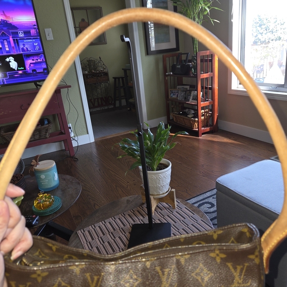 Authentic Louis Vuitton Monogram Looping Shoulder Bag - Picture 3 of 13